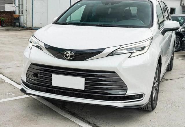 丰田7座车火爆热销,22万含9雷达,2。5引擎油耗5。77L,双叉臂公-有驾