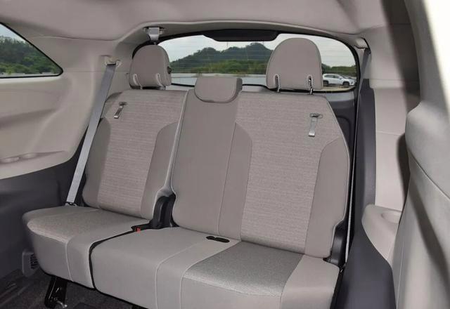 丰田7座车火爆热销,22万含9雷达,2。5引擎油耗5。77L,双叉臂公-有驾