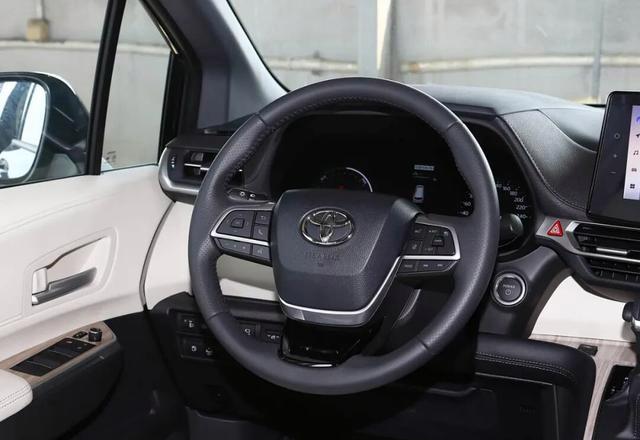 丰田7座车火爆热销,22万含9雷达,2。5引擎油耗5。77L,双叉臂公-有驾