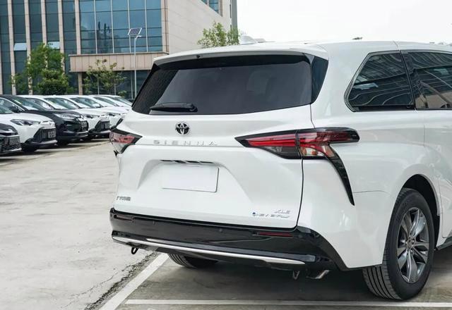 丰田7座车火爆热销,22万含9雷达,2。5引擎油耗5。77L,双叉臂公-有驾