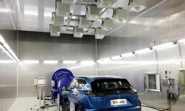 看完全新ES8动态体验符合预期还有意料之外的惊喜,软硬实力全面升级,智驾版本实现反超展现蔚来不断追求卓越的决心-有驾