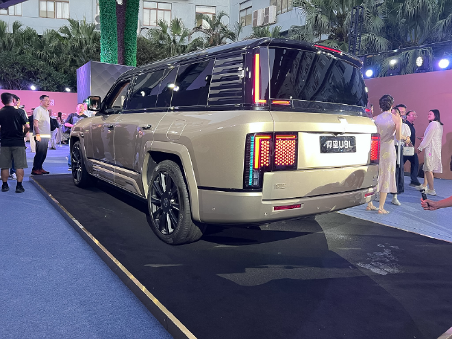 仰望U8L鼎世版正式上市 售价为128万元