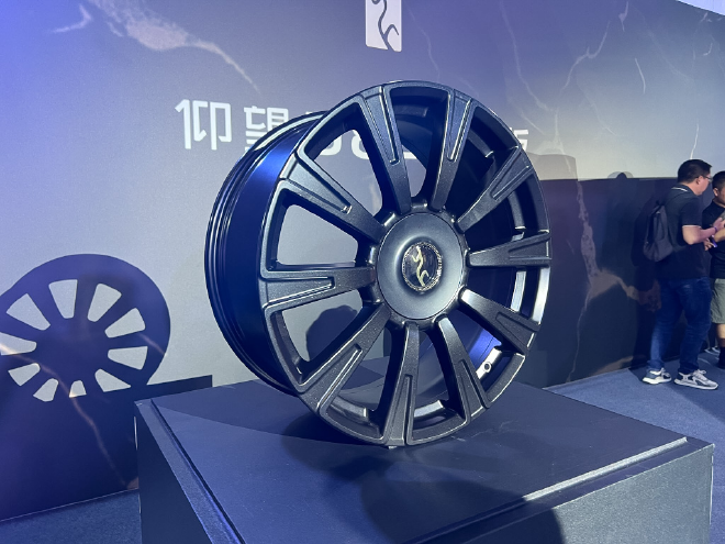 仰望U8L鼎世版正式上市 售价为128万元