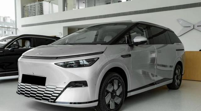 基于800V高压平台打造的小鹏X9增程版续航达345公里，支持5C超快充，预计今年底正式发布，造型小幅调整彰显科技实用新潮流-有驾