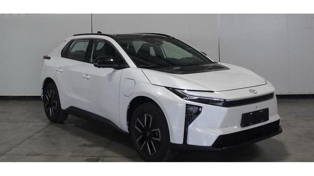 广汽丰田新铂智4X亮相，前脸变新，动力小提升-有驾