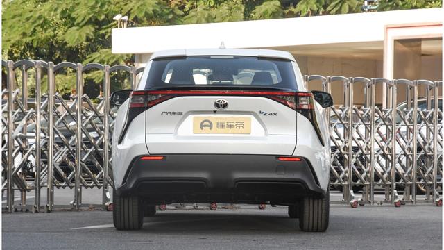 广汽丰田新铂智4X亮相，前脸变新，动力小提升-有驾