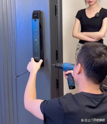 长清区车钥匙锁在车里怎么办小技巧-有驾