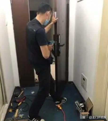 长清区车钥匙锁在车里怎么办小技巧-有驾