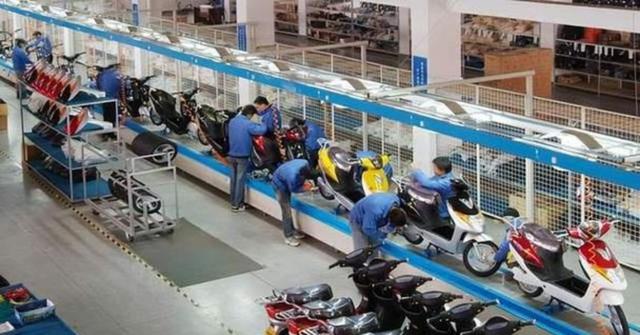 12月1日后仅售符合新国标的电动自行车,已购旧车仍可继续使用但不强制淘汰,消费者应选择正规渠道确保安全与合规-有驾