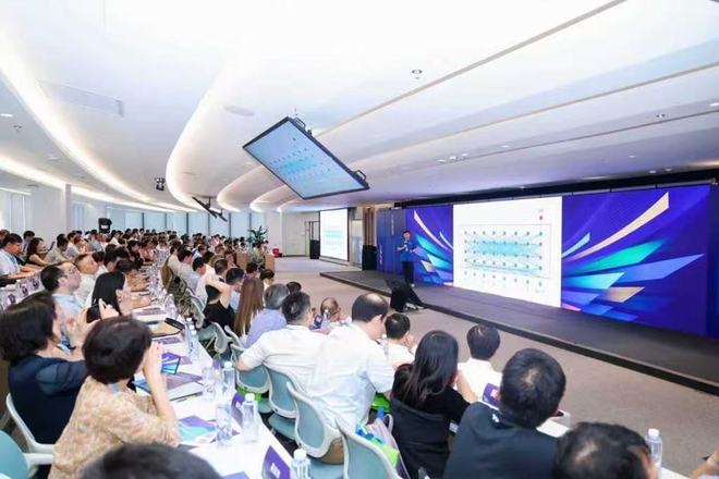 _马上评｜上海这家成立仅一年的学院，何以勇为AI尖兵_马上评｜上海这家成立仅一年的学院，何以勇为AI尖兵