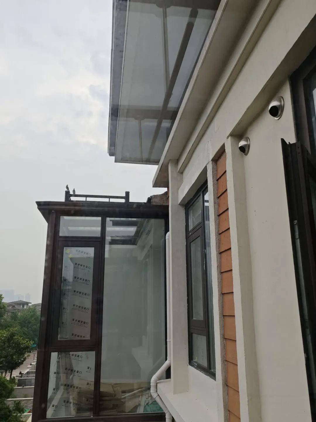 _别大意！有人家里的卫生间被“入侵”了，吊顶上面让人大呼意外_别大意！有人家里的卫生间被“入侵”了，吊顶上面让人大呼意外