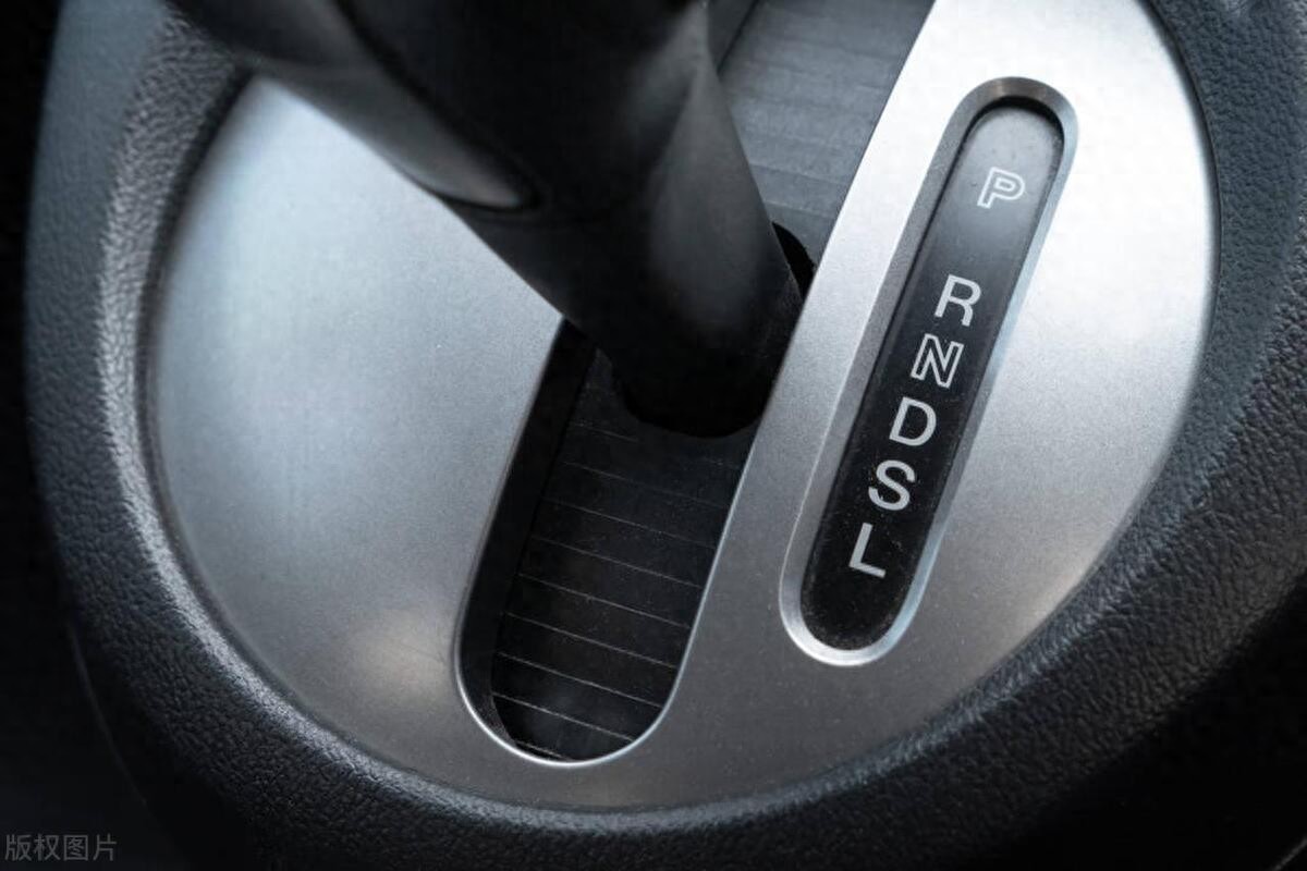 车尾标是s开头的_手自一体的车怎么开s挡_