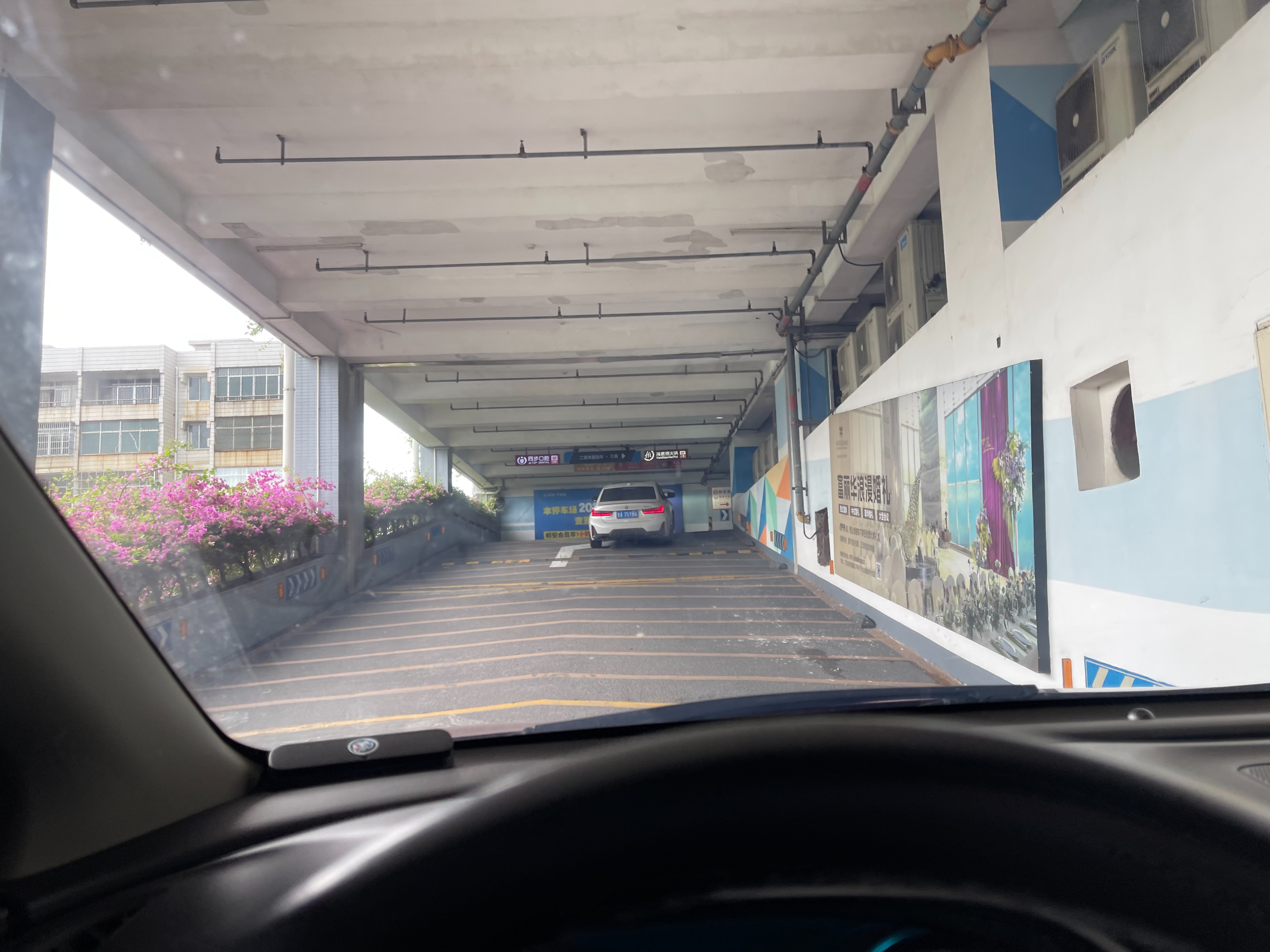 汽车换挡刹车时有异响怎么办_换挡时刹车踩到底吗_