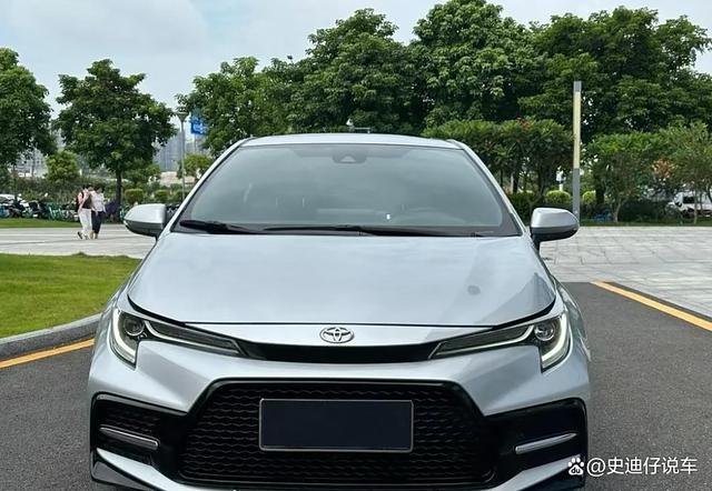 新款丰田雷凌实车,增加55毫米,动力2.0L/126千瓦/配CVT变速器-有驾