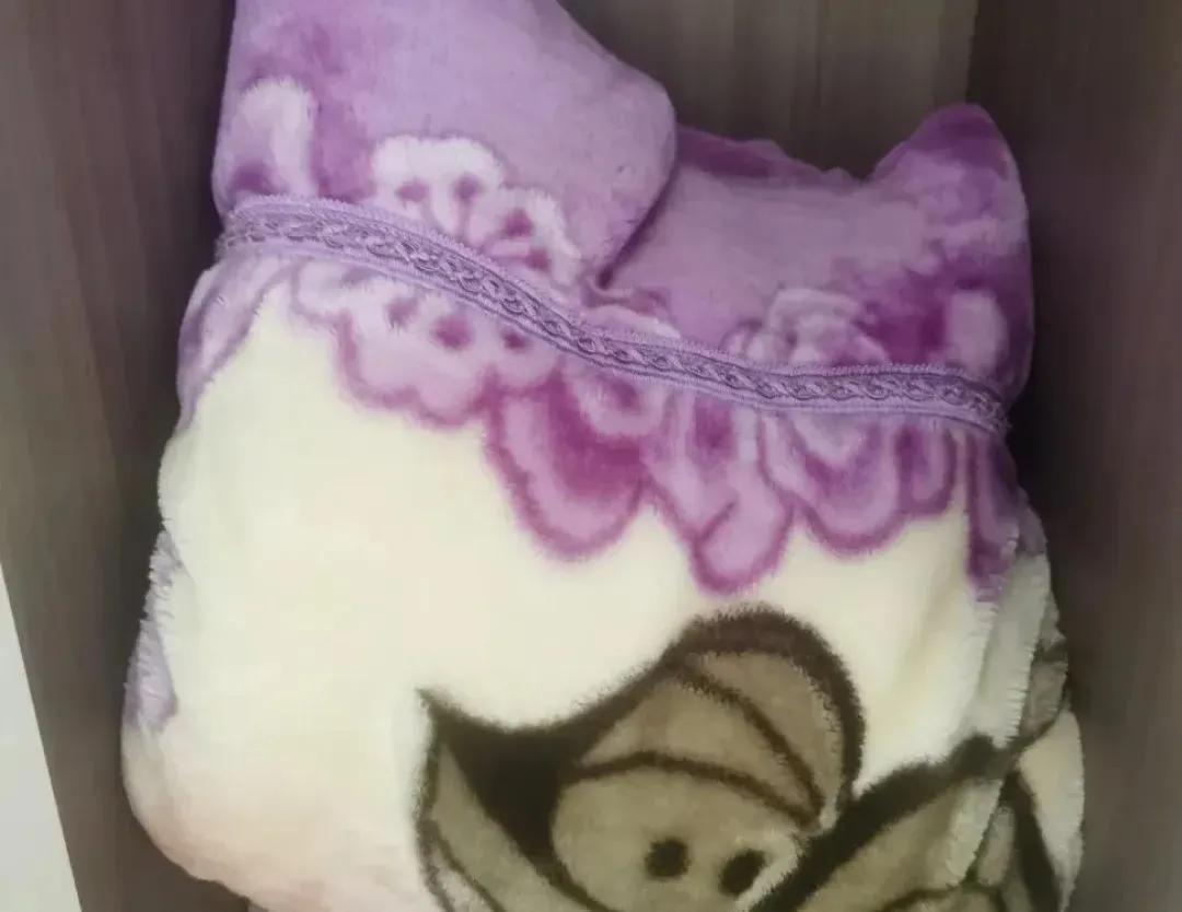 _有一种痛苦叫“拉舍尔毛毯”,火了几十年,终究还是被淘汰了_有一种痛苦叫“拉舍尔毛毯”,火了几十年,终究还是被淘汰了