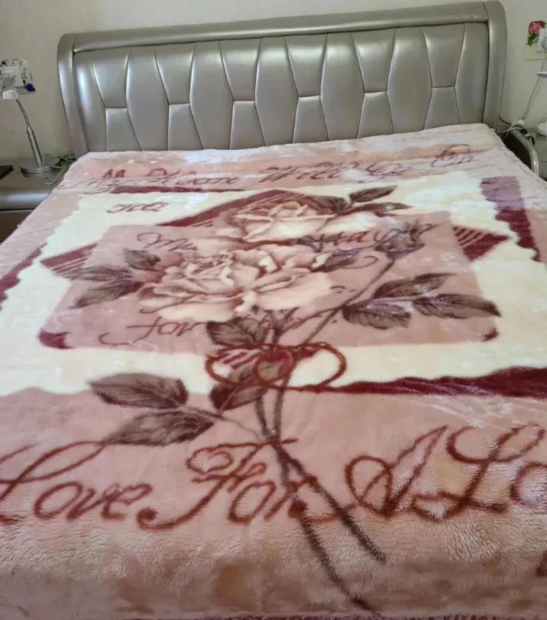 有一种痛苦叫“拉舍尔毛毯”,火了几十年,终究还是被淘汰了__有一种痛苦叫“拉舍尔毛毯”,火了几十年,终究还是被淘汰了