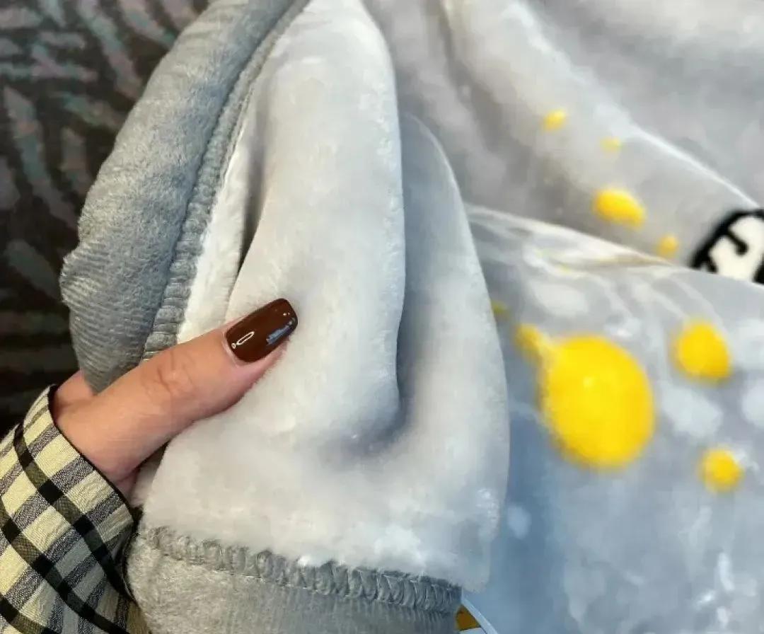 有一种痛苦叫“拉舍尔毛毯”,火了几十年,终究还是被淘汰了_有一种痛苦叫“拉舍尔毛毯”,火了几十年,终究还是被淘汰了_