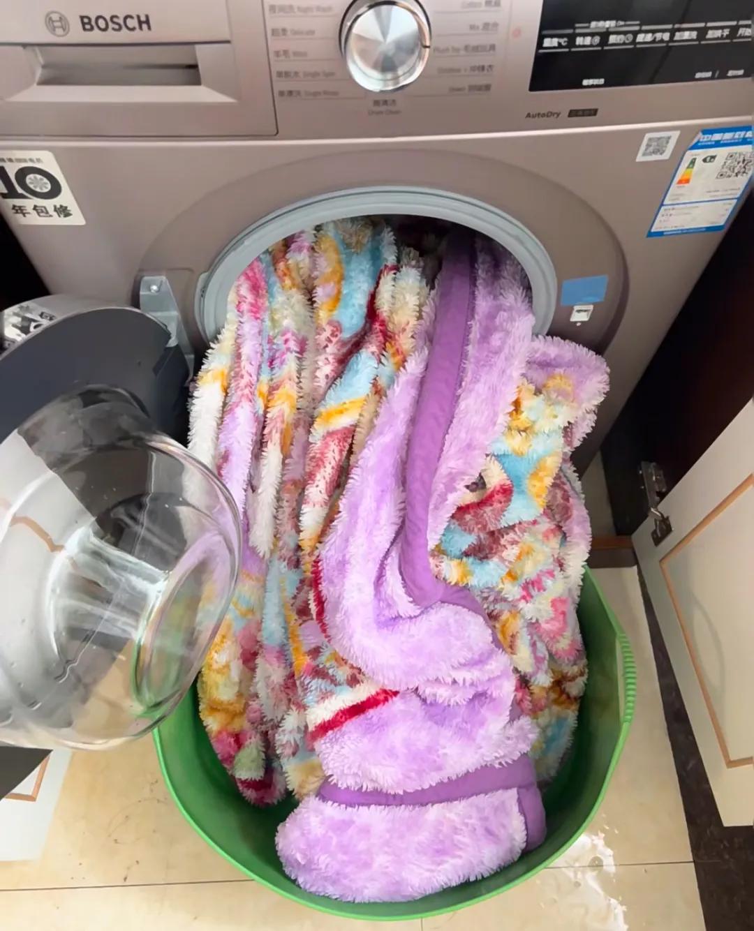 有一种痛苦叫“拉舍尔毛毯”,火了几十年,终究还是被淘汰了__有一种痛苦叫“拉舍尔毛毯”,火了几十年,终究还是被淘汰了