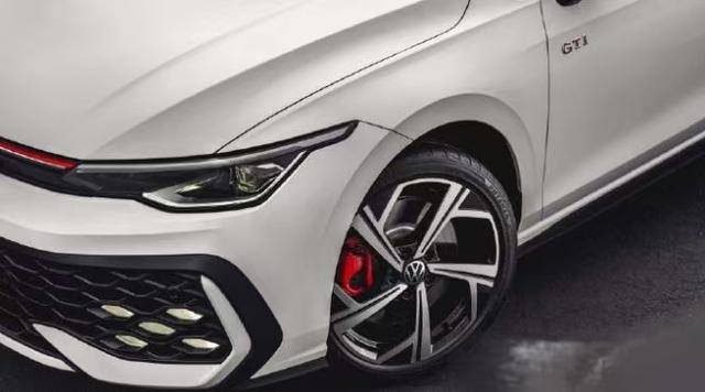 搭载2.0T引擎，百公里加速5.5秒！2026款大众高尔夫GTI！配备独立编号铭牌-有驾