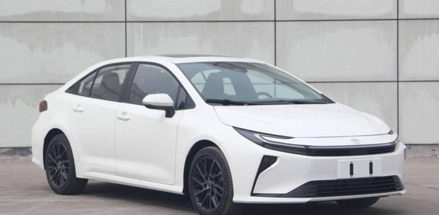 丰田卡罗拉“换脸”迎来全新动力与外观升级,2.0升引擎临场配备智能辅助系统,价格直逼十万左右是否值得入手成为新焦点-有驾