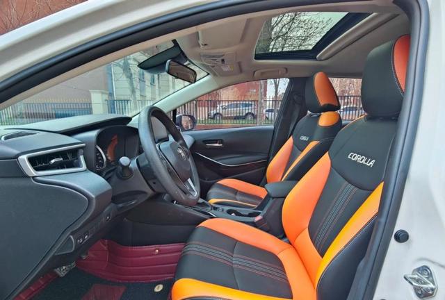 丰田卡罗拉“换脸”迎来全新动力与外观升级,2.0升引擎临场配备智能辅助系统,价格直逼十万左右是否值得入手成为新焦点-有驾