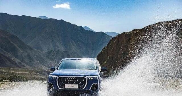 奥迪Q7科技有温度，空间灵活，灯光细致-有驾