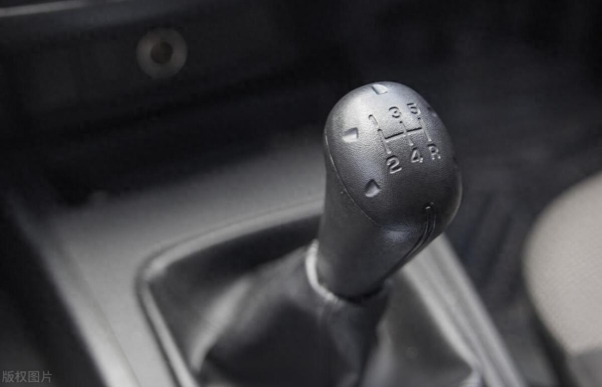 燃油车都快被淘汰了，车企为何还在生产手动挡？老司机告诉你原因_燃油车都快被淘汰了，车企为何还在生产手动挡？老司机告诉你原因_