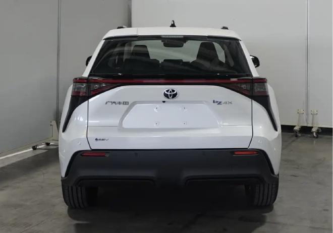 丰田rv42014款前脸多钱_宝马7系老款前脸改新款_