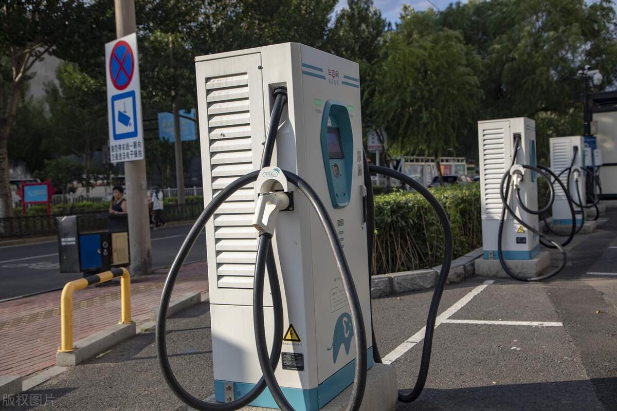 电车高速费电还是低速__电车跑高速省电还是低速