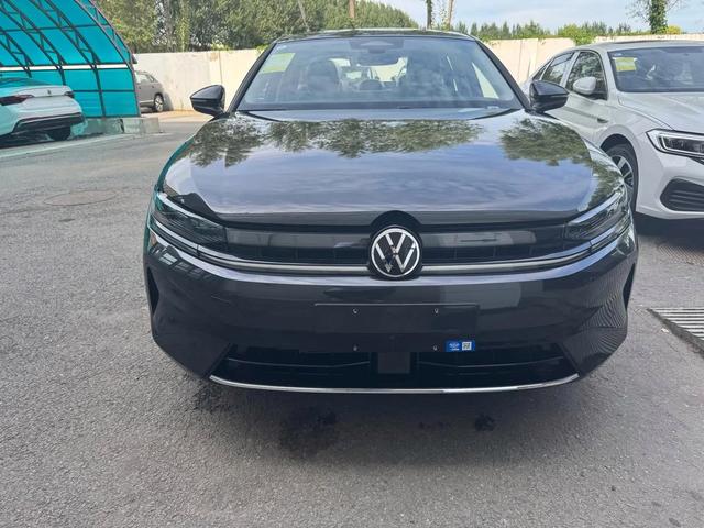 菱形纹理运动座椅提供了良好的支撑性和舒适性-有驾