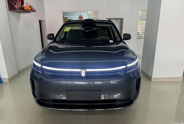 全新问界M7价格公布引发讨论,选配方案复杂但性能亮眼,不少消费者犹豫是否值得投资-有驾