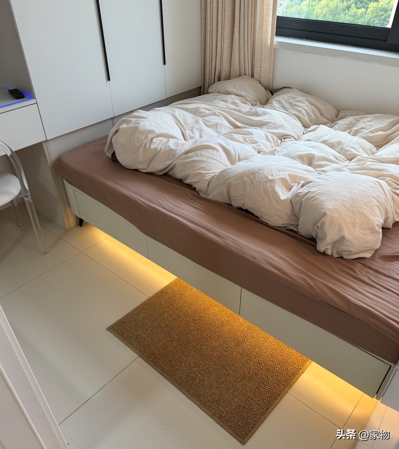 客厅隔阳台用什么材料_阳台与客厅装隔断好还是不装好_