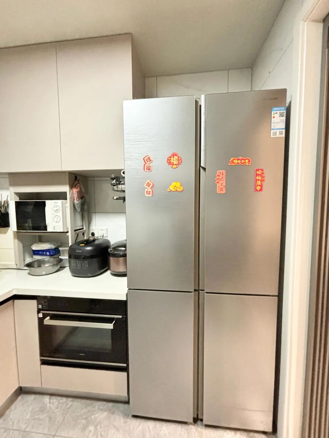 冰箱厨房橱柜的装饰效果图__冰箱厨房位置摆放图