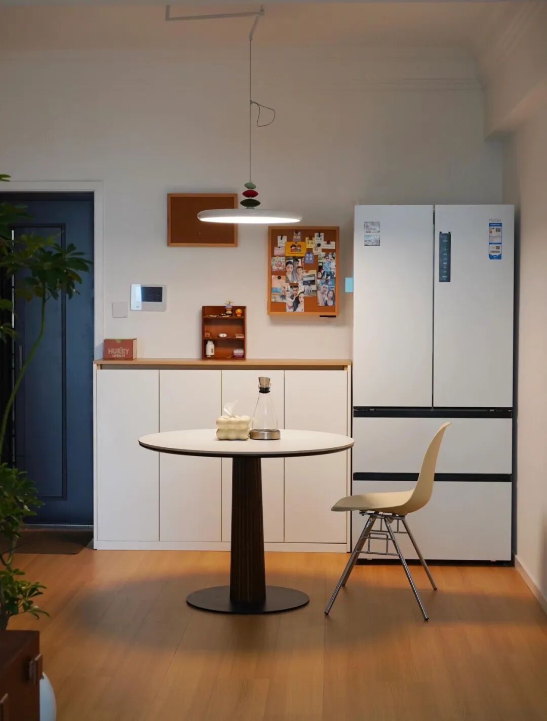 _冰箱厨房橱柜的装饰效果图_冰箱厨房位置摆放图