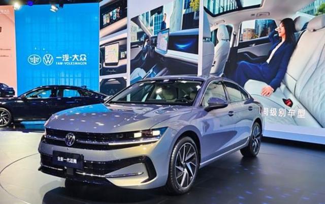 全新迈腾在成都车展闪耀登场,德系智驾重塑B级新标杆,兼顾年轻化设计与豪华质感,全面提升动力油耗表现成为全方位的优质选择-有驾