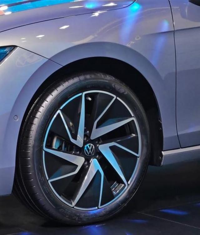 全新迈腾在成都车展闪耀登场,德系智驾重塑B级新标杆,兼顾年轻化设计与豪华质感,全面提升动力油耗表现成为全方位的优质选择-有驾