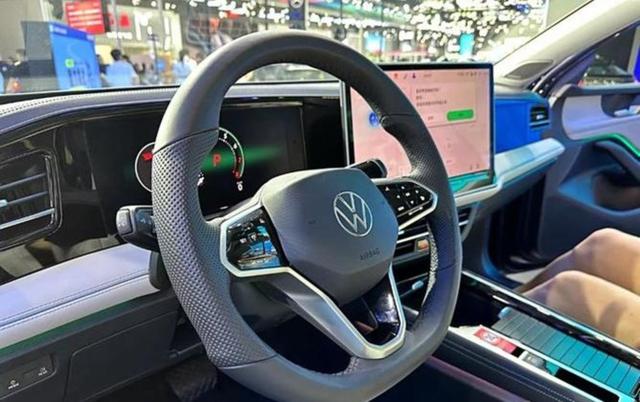 全新迈腾在成都车展闪耀登场,德系智驾重塑B级新标杆,兼顾年轻化设计与豪华质感,全面提升动力油耗表现成为全方位的优质选择-有驾