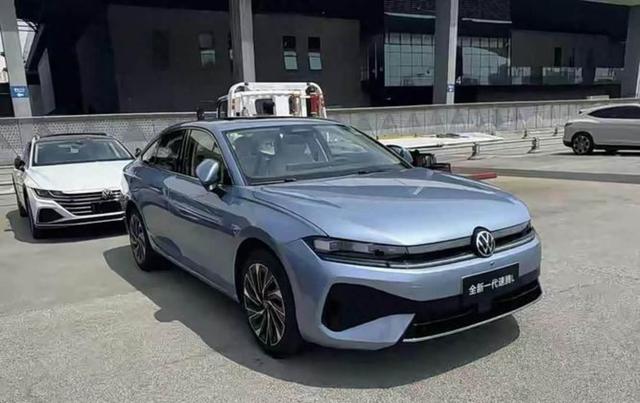 全新迈腾在成都车展闪耀登场,德系智驾重塑B级新标杆,兼顾年轻化设计与豪华质感,全面提升动力油耗表现成为全方位的优质选择-有驾