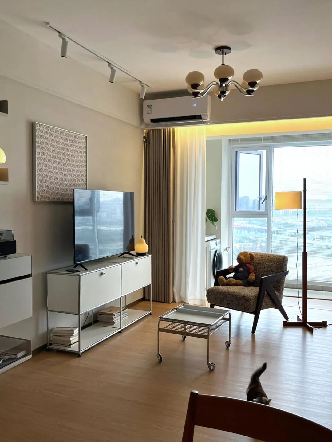 客厅安挂式空调怎么安好看__客厅空调挂机怎么装饰