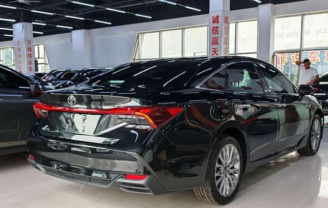 丰田直降至13.88万,近5米车配10气囊,月销11364辆-有驾