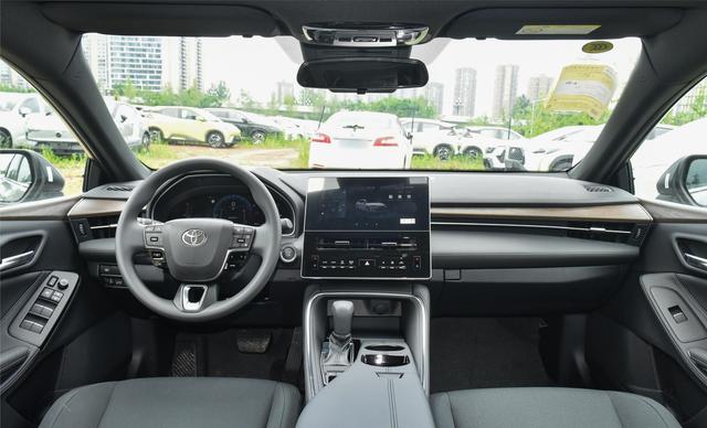 丰田直降至13.88万,近5米车配10气囊,月销11364辆-有驾