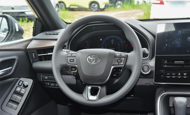 丰田直降至13.88万,近5米车配10气囊,月销11364辆-有驾