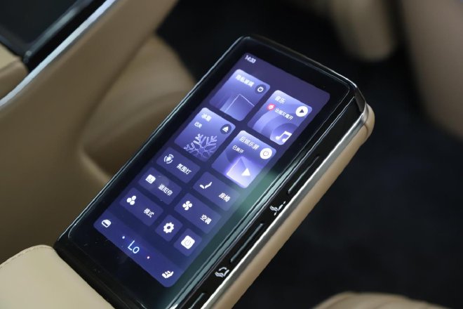 仰望U8L鼎世版正式上市 售价为128万元