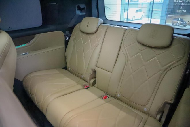 仰望U8L鼎世版正式上市 售价为128万元