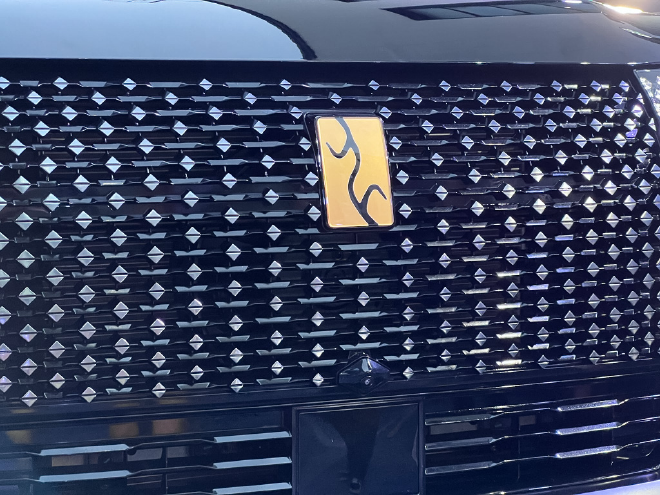 仰望U8L鼎世版正式上市 售价为128万元