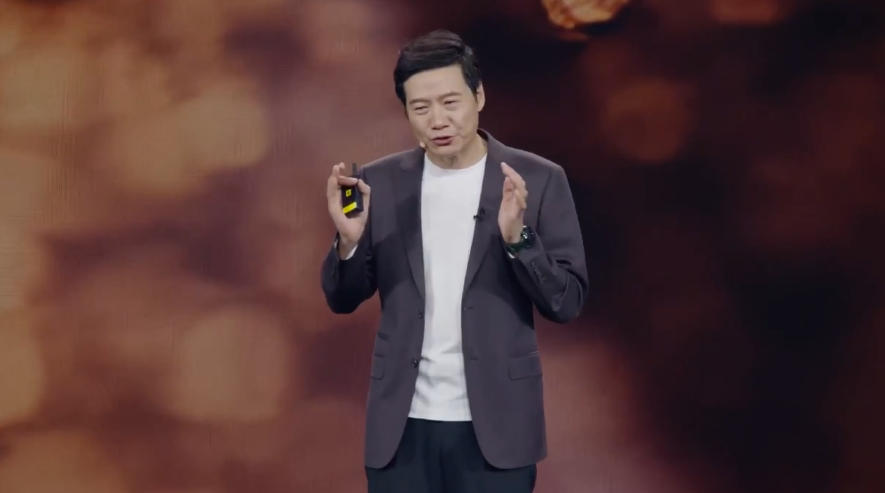 雷军揭秘小米SU7 Ultra纽北挑战内幕：项目曾被砍，邮件石沉大海