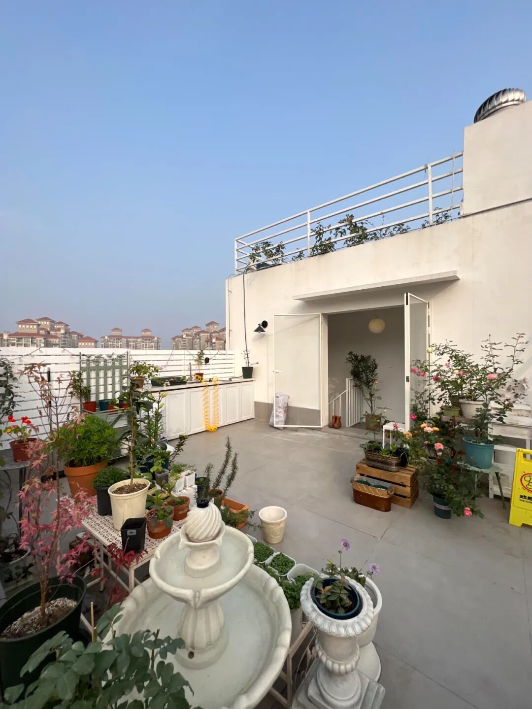 有一种尴尬叫买了“顶楼露台房”，想象很美好，住起来却一言难尽__有一种尴尬叫买了“顶楼露台房”，想象很美好，住起来却一言难尽