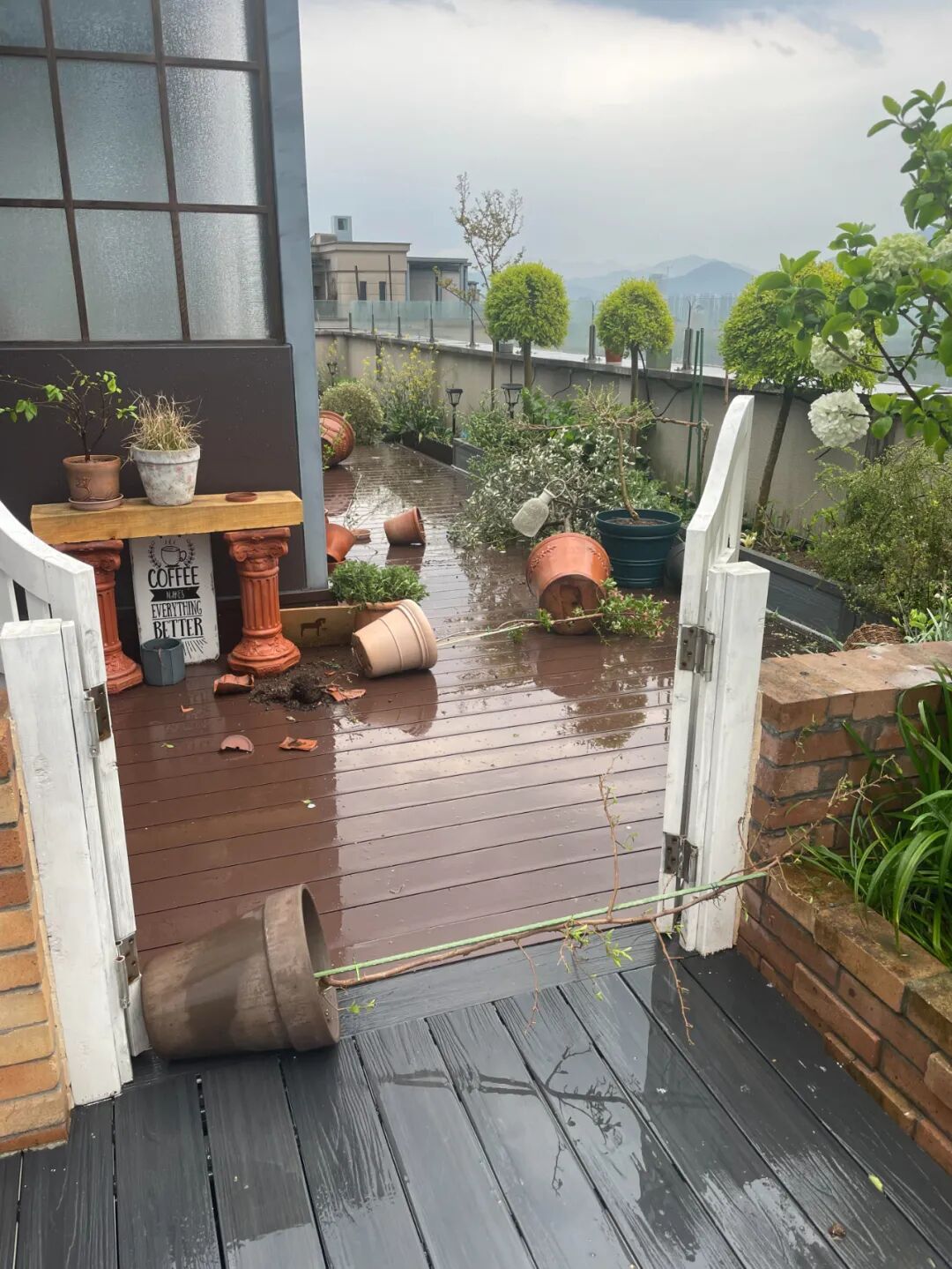 有一种尴尬叫买了“顶楼露台房”，想象很美好，住起来却一言难尽_有一种尴尬叫买了“顶楼露台房”，想象很美好，住起来却一言难尽_