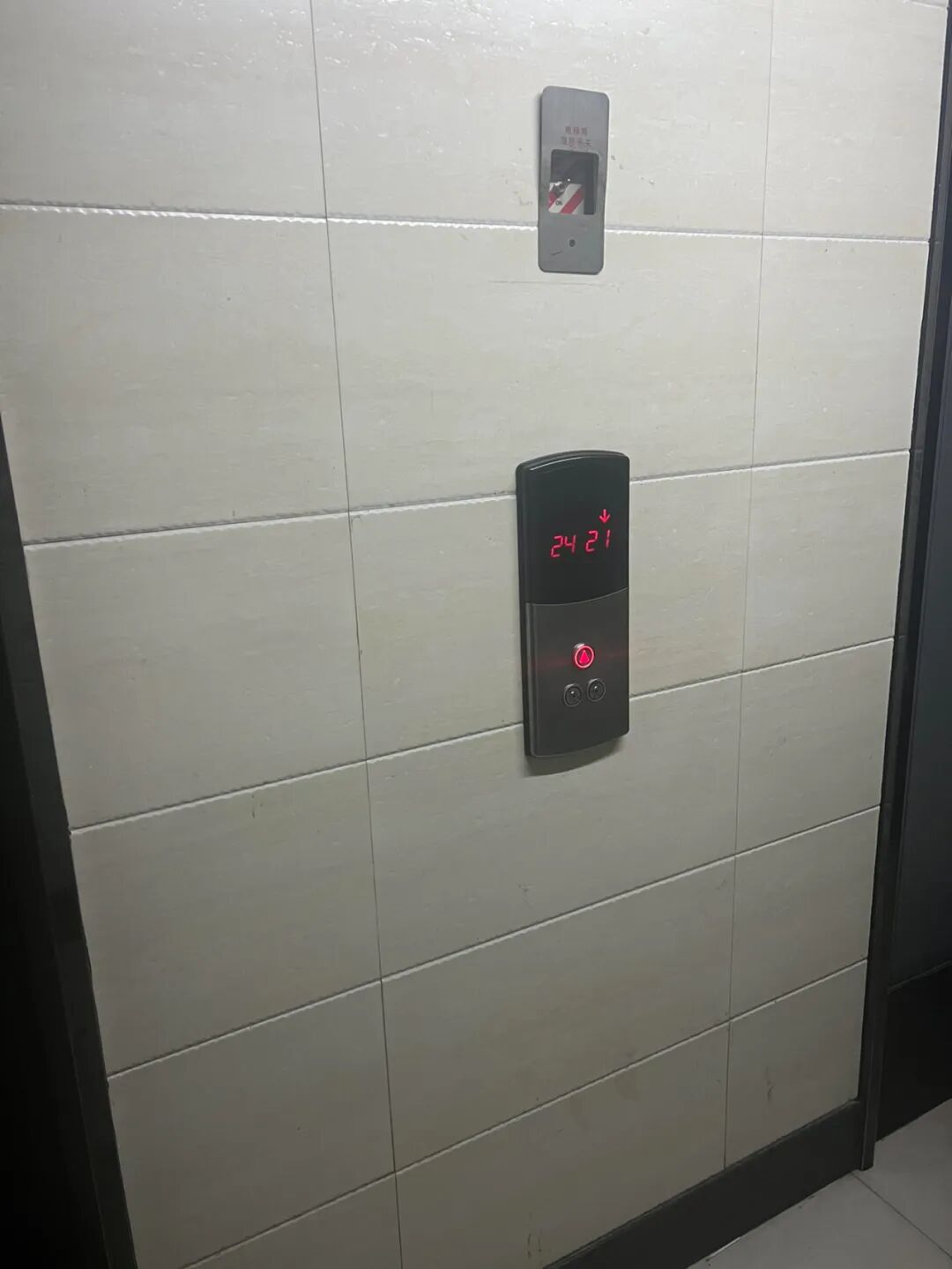 有一种尴尬叫买了“顶楼露台房”，想象很美好，住起来却一言难尽_有一种尴尬叫买了“顶楼露台房”，想象很美好，住起来却一言难尽_