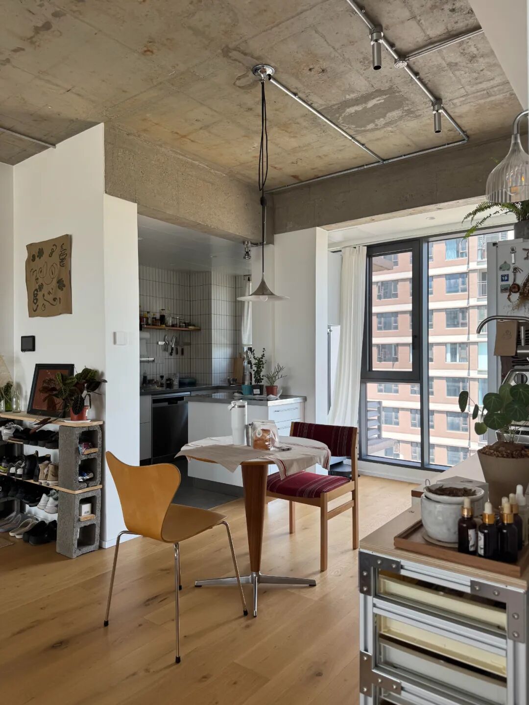 女子毛坯房装修__新地球发现引网友畅想